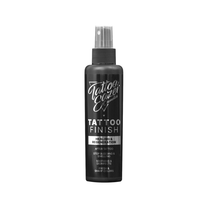 Un flacon pulvérisateur noir étiqueté Tattoo Eazer – Tattoo Finish 150 g, conçu pour la cicatrisation et la régénération après tatouage. Il apaise et aide à préserver l’éclat des couleurs.