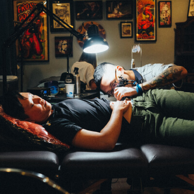 Orologio Da Parete Tattoo Studio – Design Originale Con Disco In Vinile Per Arredo Alternativo