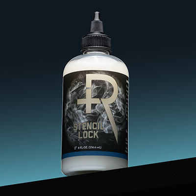 Der Tattoo-Schablonenprimer Recovery Stencil Lock vor einem Hintergrund mit schwarz-blauem Farbverlauf.